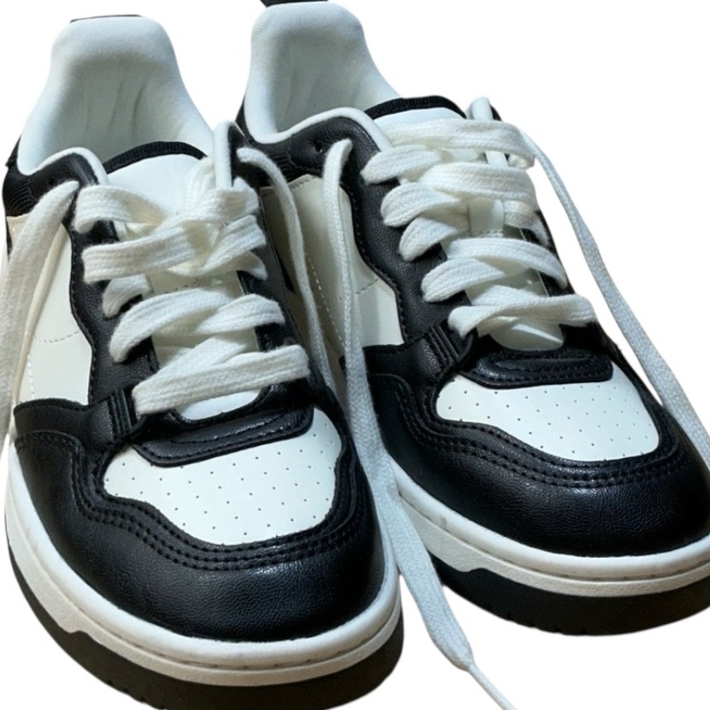 Wild Fable Black and White Women’s Fashion Sneakers Size 6.5